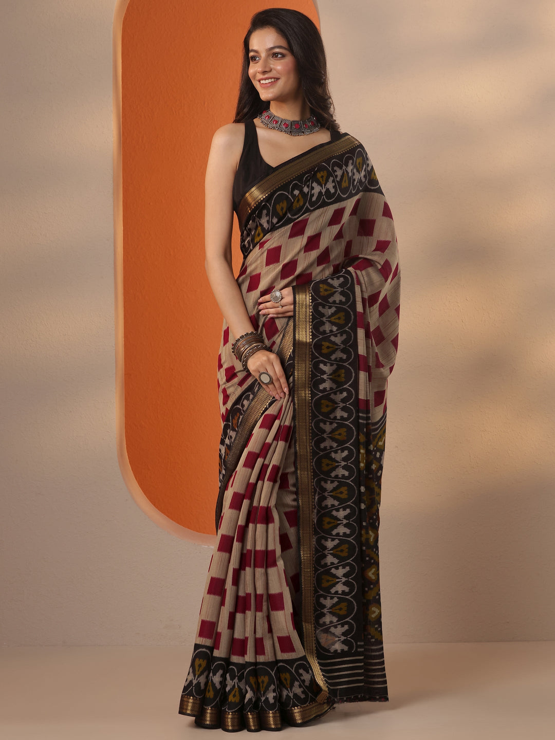 Beige Printed Silk Blend Saree With Unstitched Blouse Piece