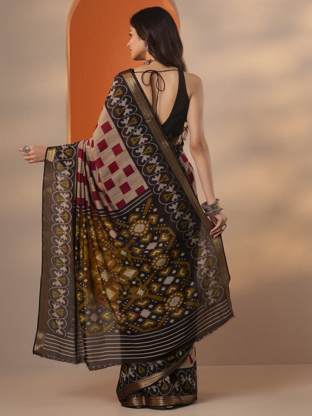 Beige Printed Silk Blend Saree With Unstitched Blouse Piece