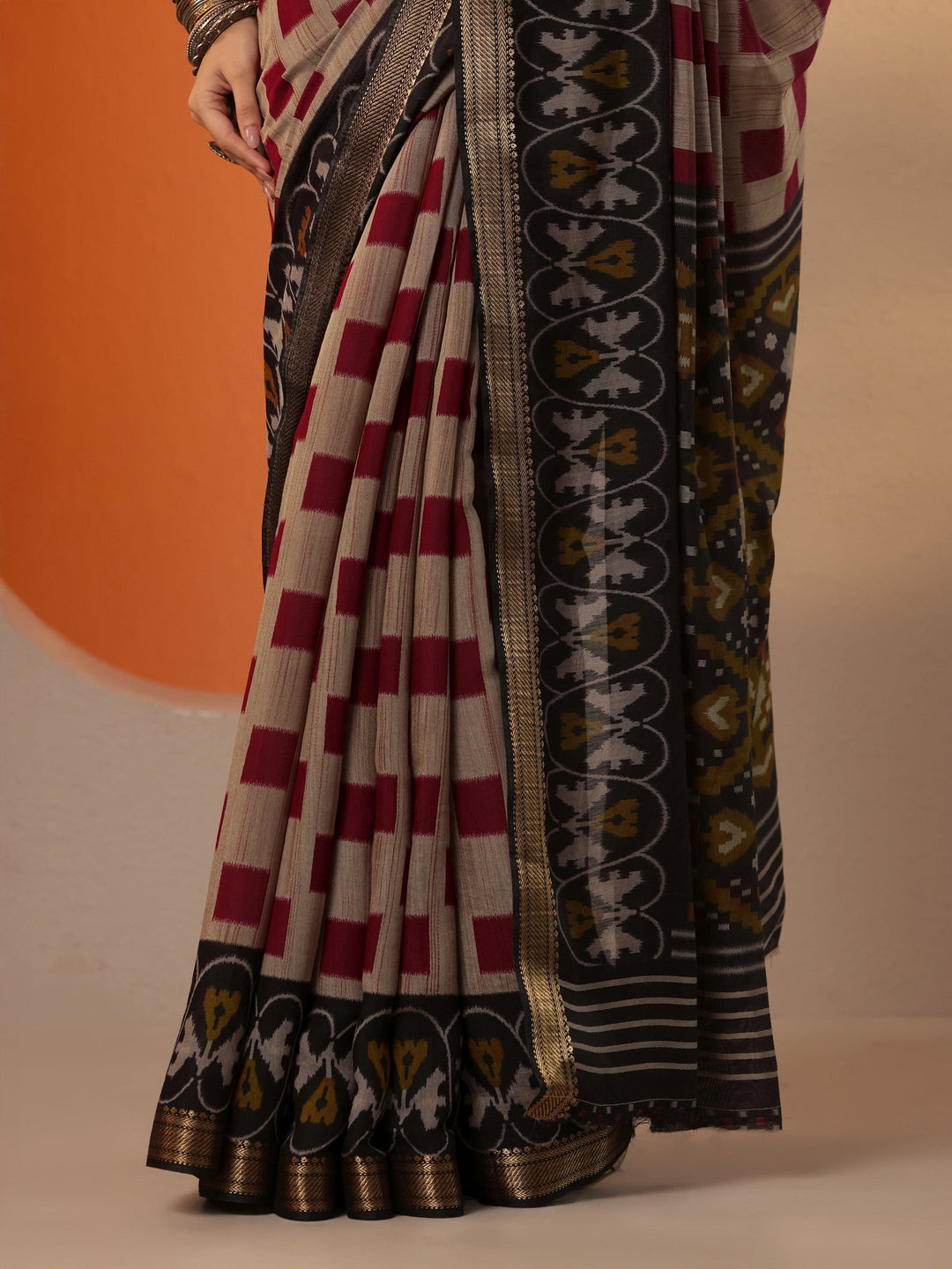 Beige Printed Silk Blend Saree With Unstitched Blouse Piece