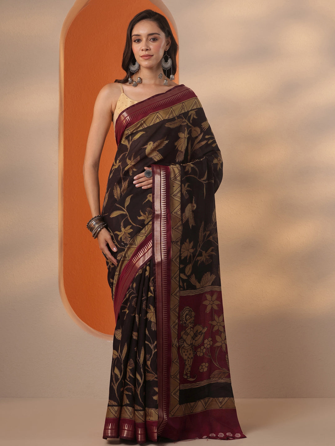 Brown Printed Silk Blend Saree With Unstitched Blouse Piece