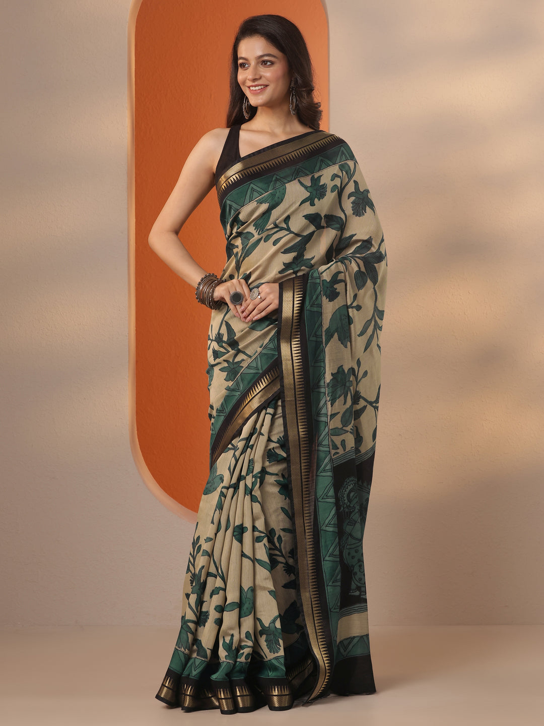 Beige Printed Silk Blend Saree With Unstitched Blouse Piece