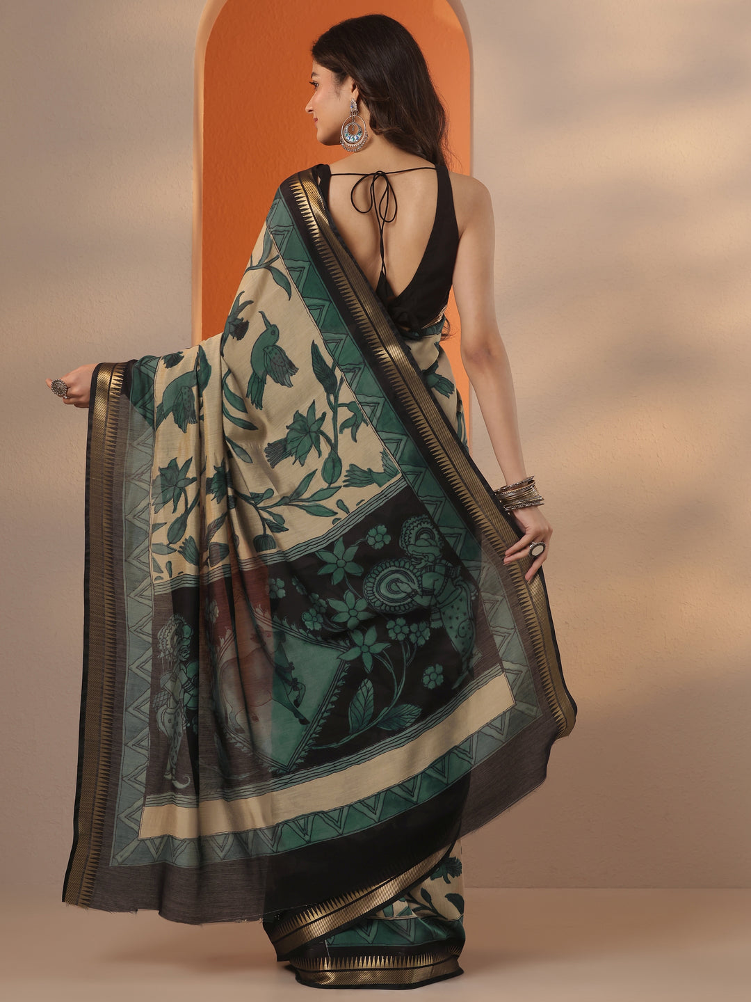 Beige Printed Silk Blend Saree With Unstitched Blouse Piece