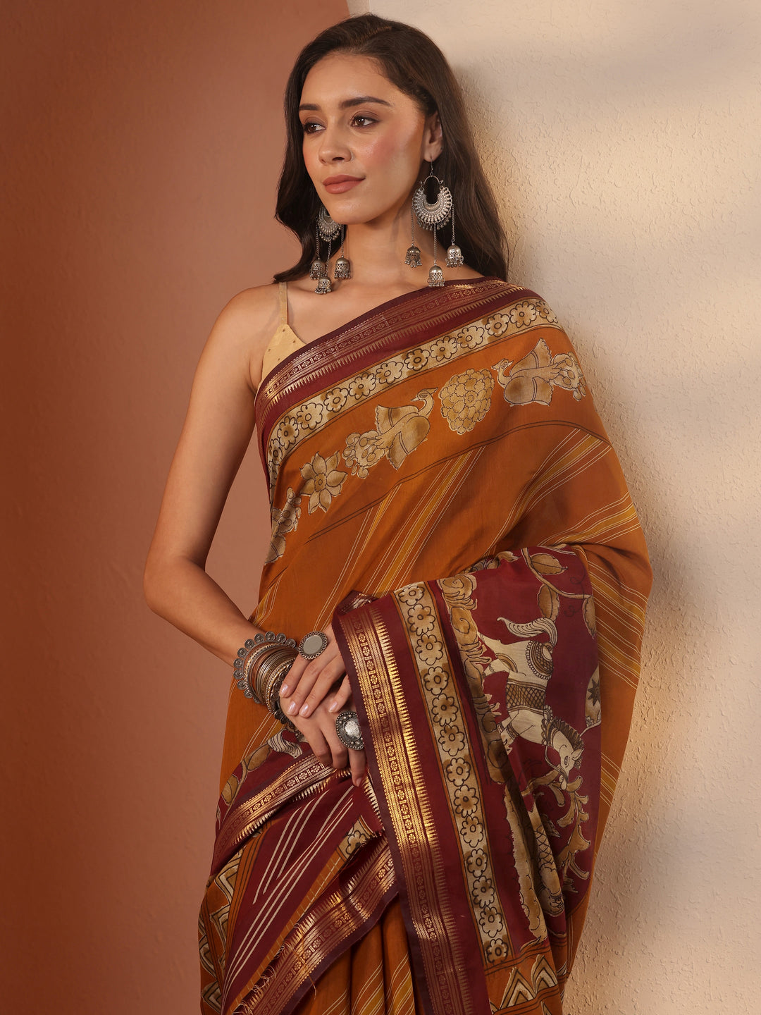 Orange Printed Silk Blend Saree With Unstitched Blouse Piece