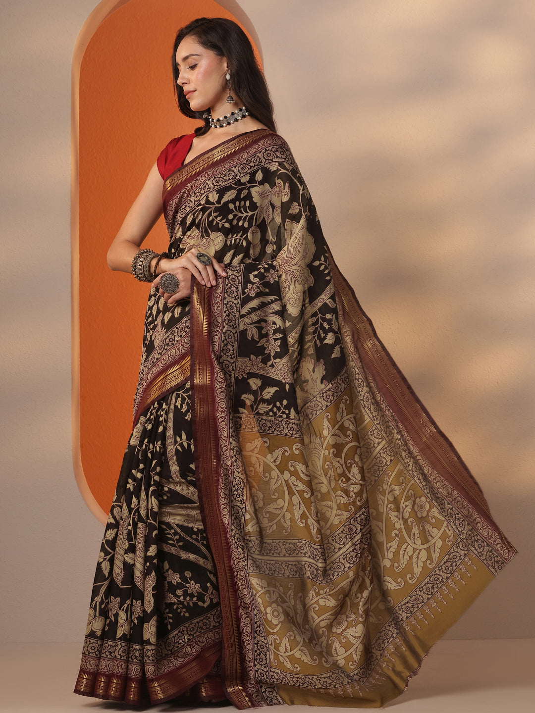 Black Printed Silk Blend Saree With Unstitched Blouse Piece