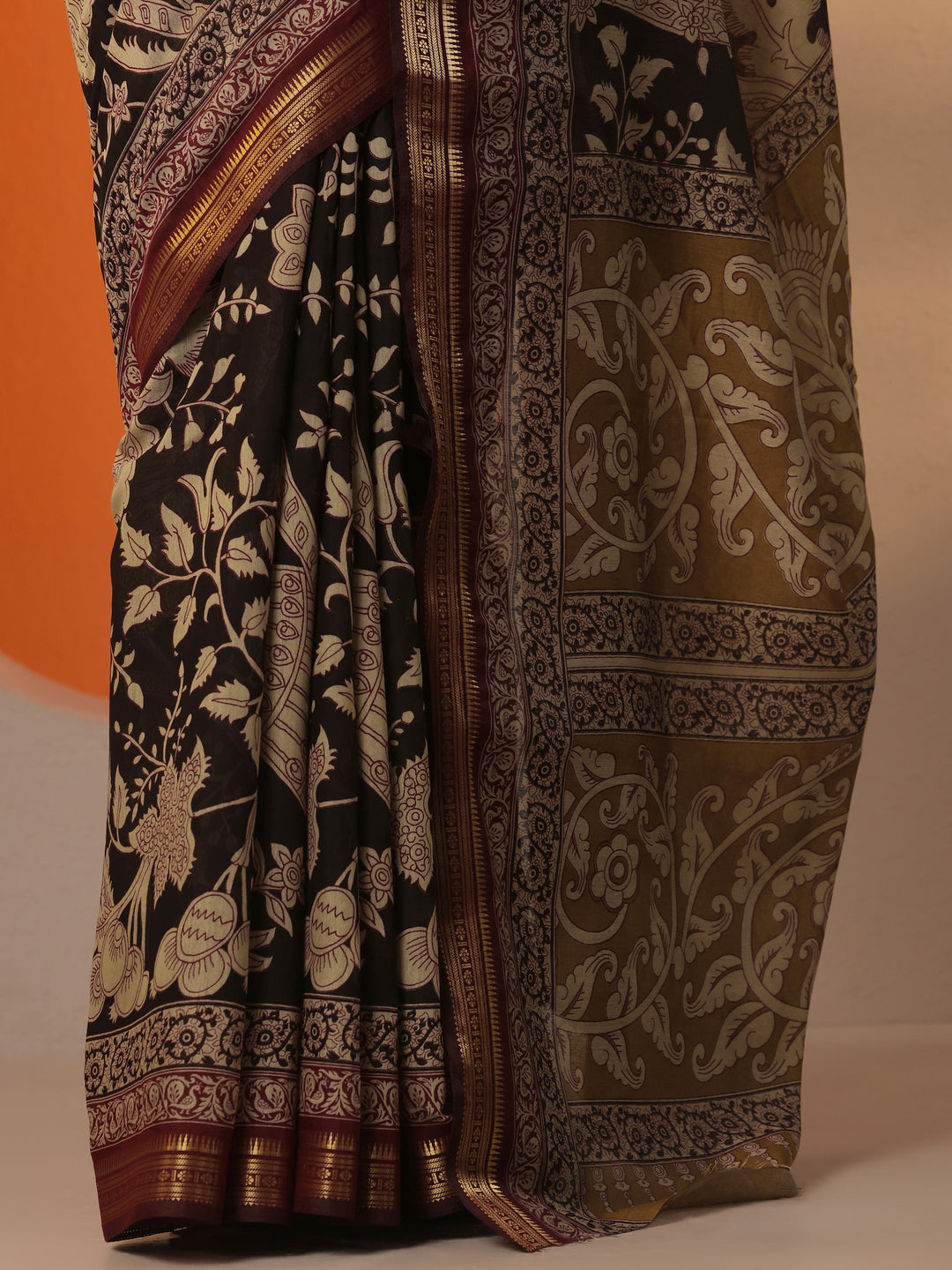 Black Printed Silk Blend Saree With Unstitched Blouse Piece