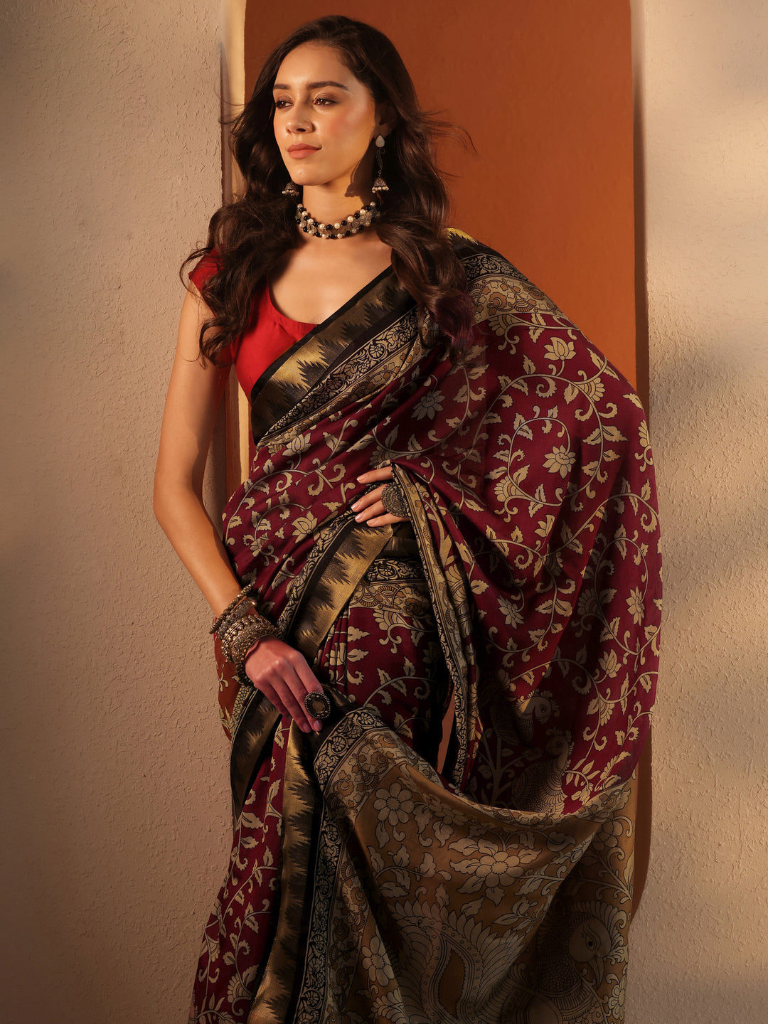 Red Printed Silk Blend Saree With Unstitched Blouse Piece