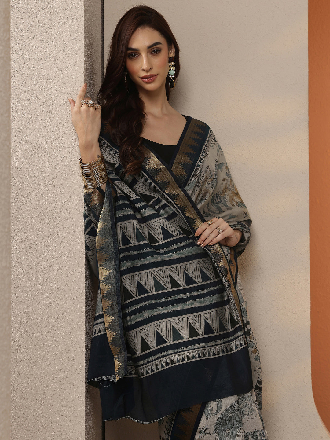Grey Printed Silk Blend Saree With Unstitched Blouse Piece