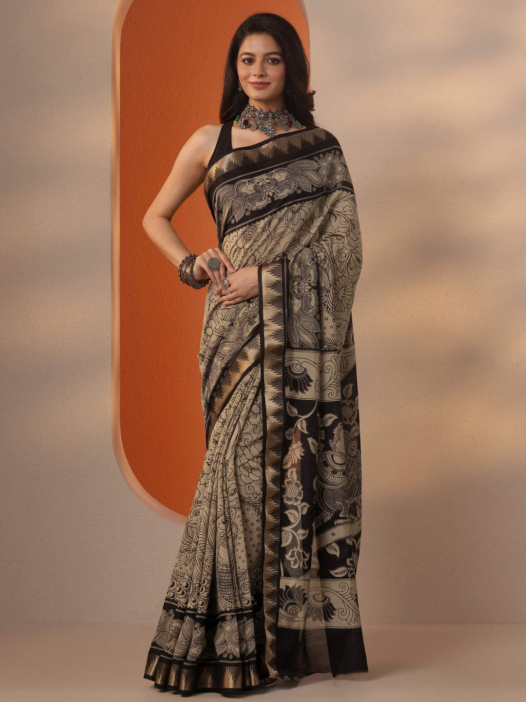 Beige Printed Silk Blend Saree With Unstitched Blouse Piece
