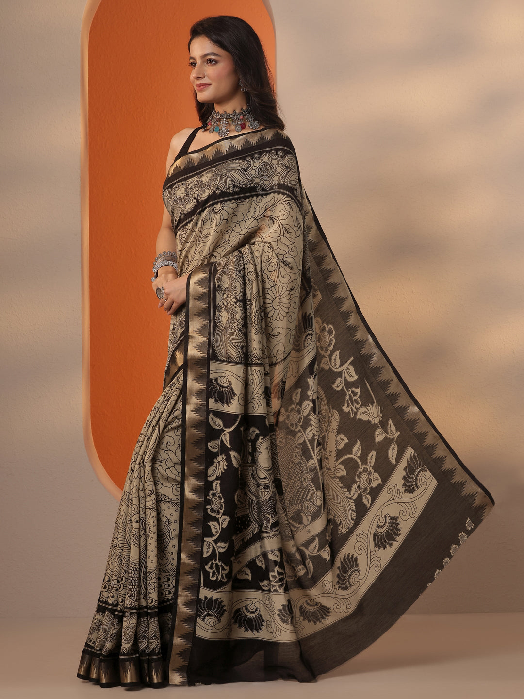 Beige Printed Silk Blend Saree With Unstitched Blouse Piece