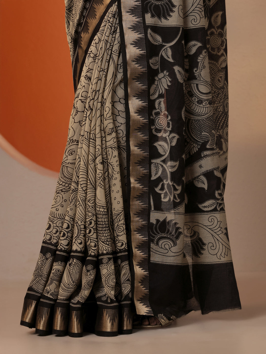 Beige Printed Silk Blend Saree With Unstitched Blouse Piece