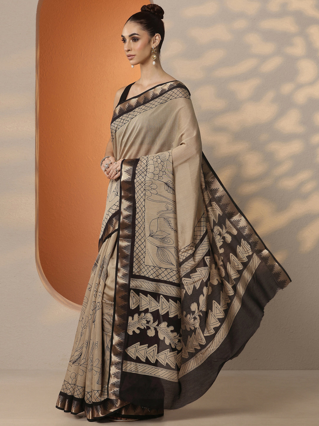 Beige Printed Silk Blend Saree With Unstitched Blouse Piece