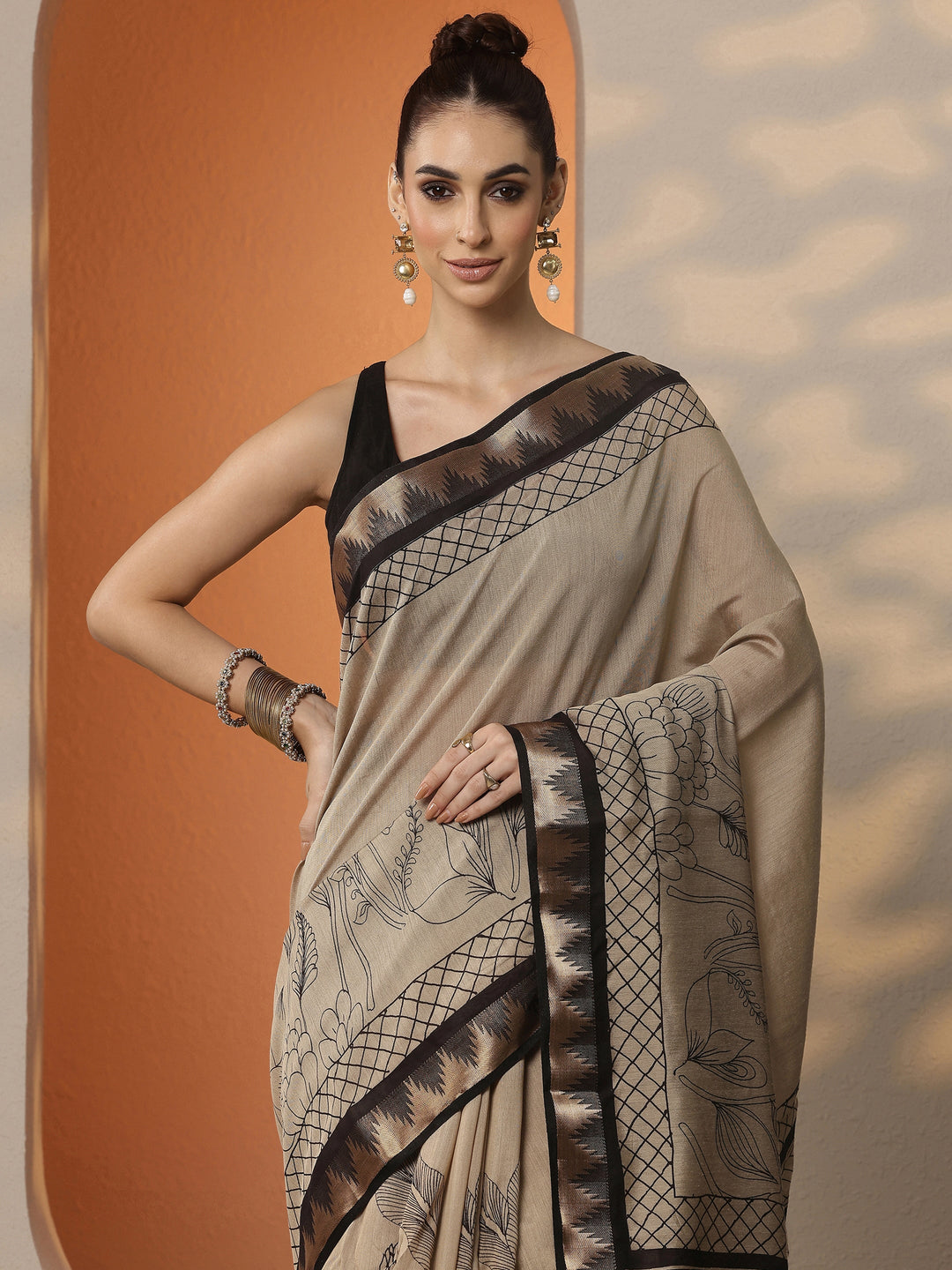 Beige Printed Silk Blend Saree With Unstitched Blouse Piece