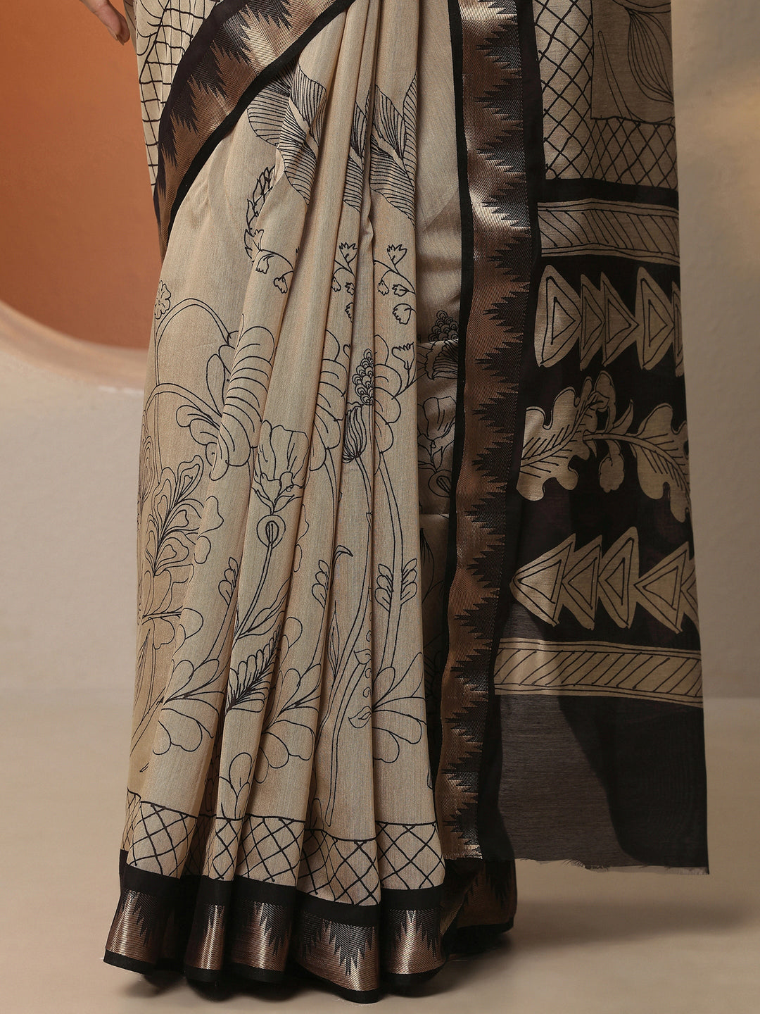 Beige Printed Silk Blend Saree With Unstitched Blouse Piece