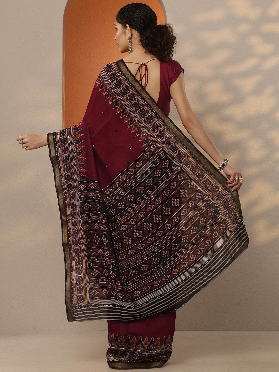 Red Solid Silk Blend Saree With Unstitched Blouse Piece