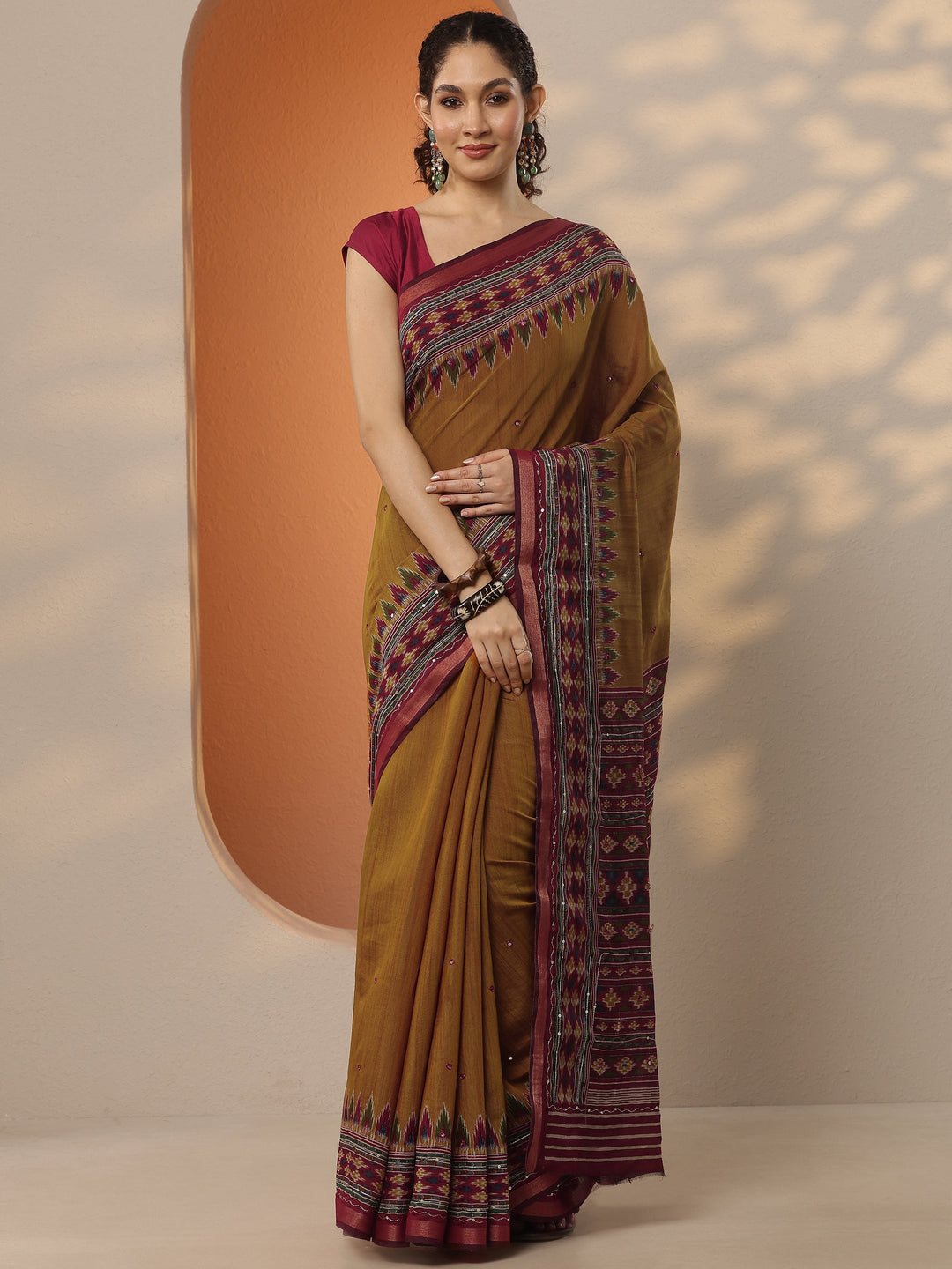 Mustard Solid Silk Blend Saree With Unstitched Blouse Piece