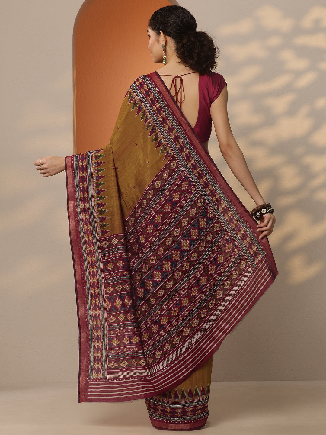 Mustard Solid Silk Blend Saree With Unstitched Blouse Piece