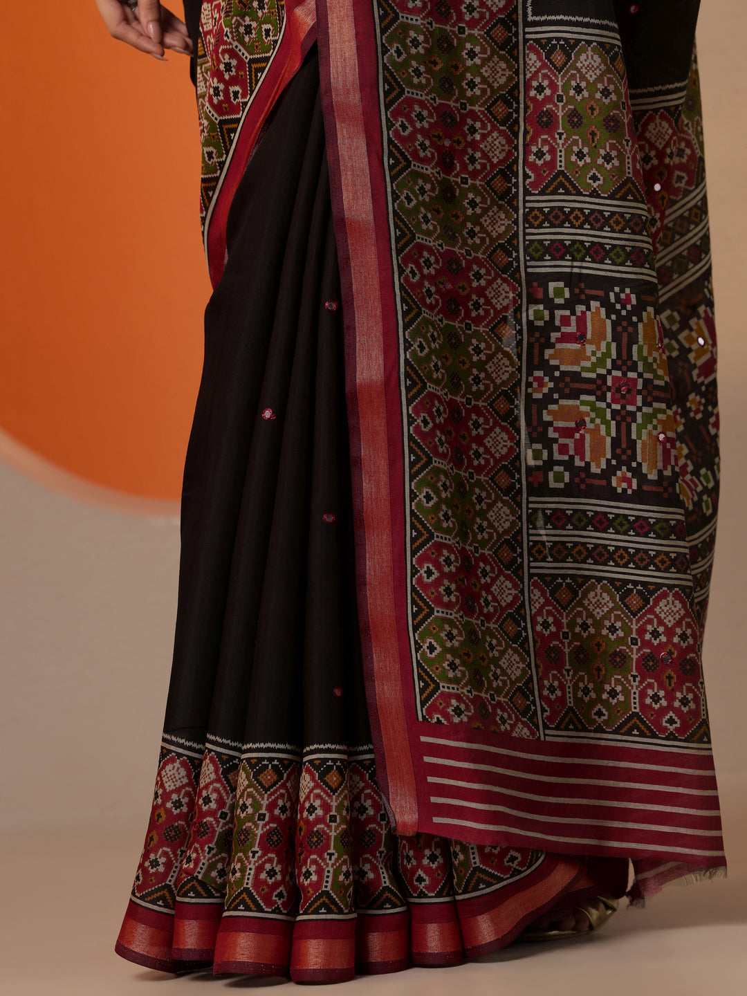Black Solid Silk Blend Saree With Unstitched Blouse Piece