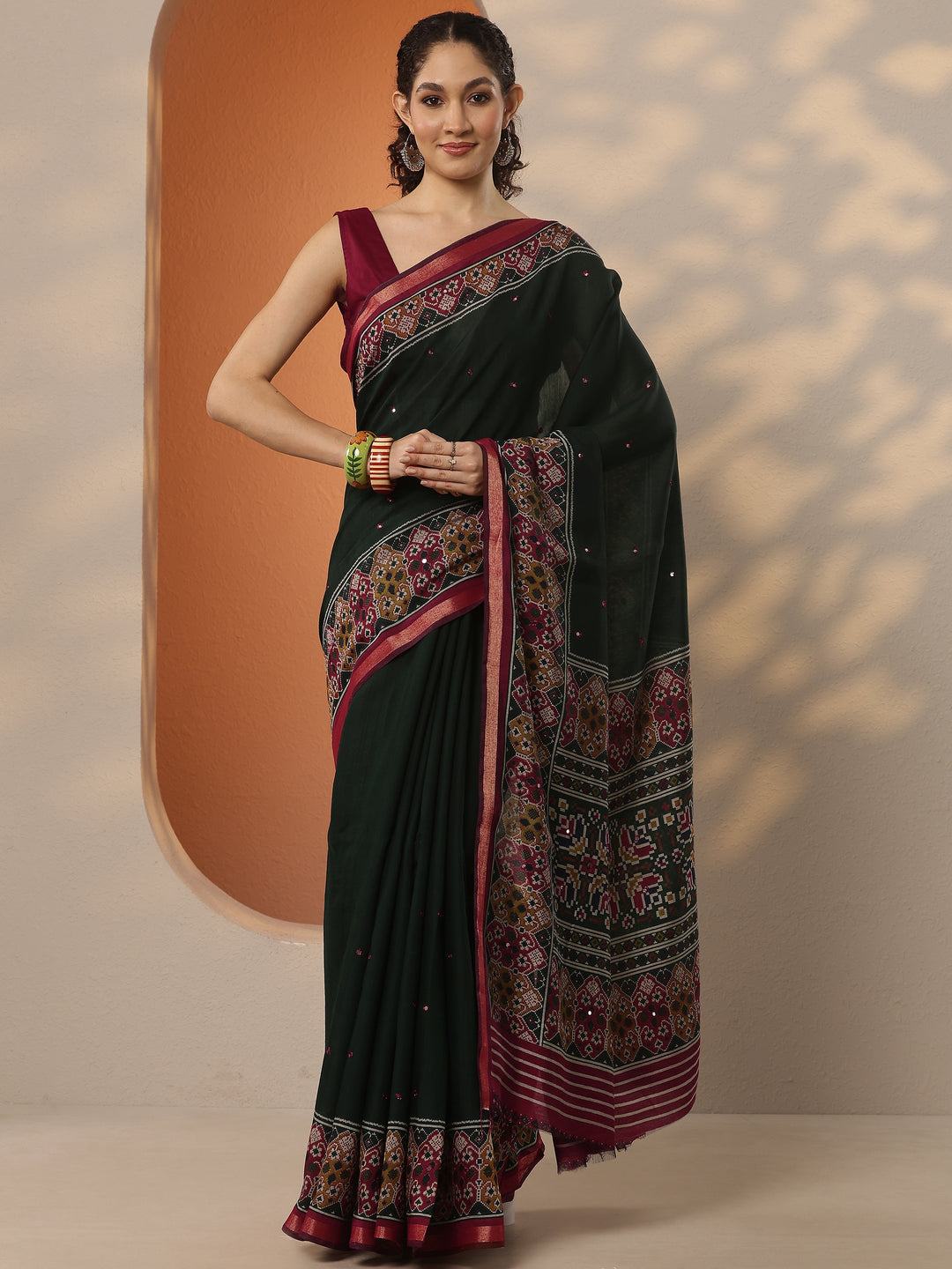 Green Solid Silk Blend Saree With Unstitched Blouse Piece