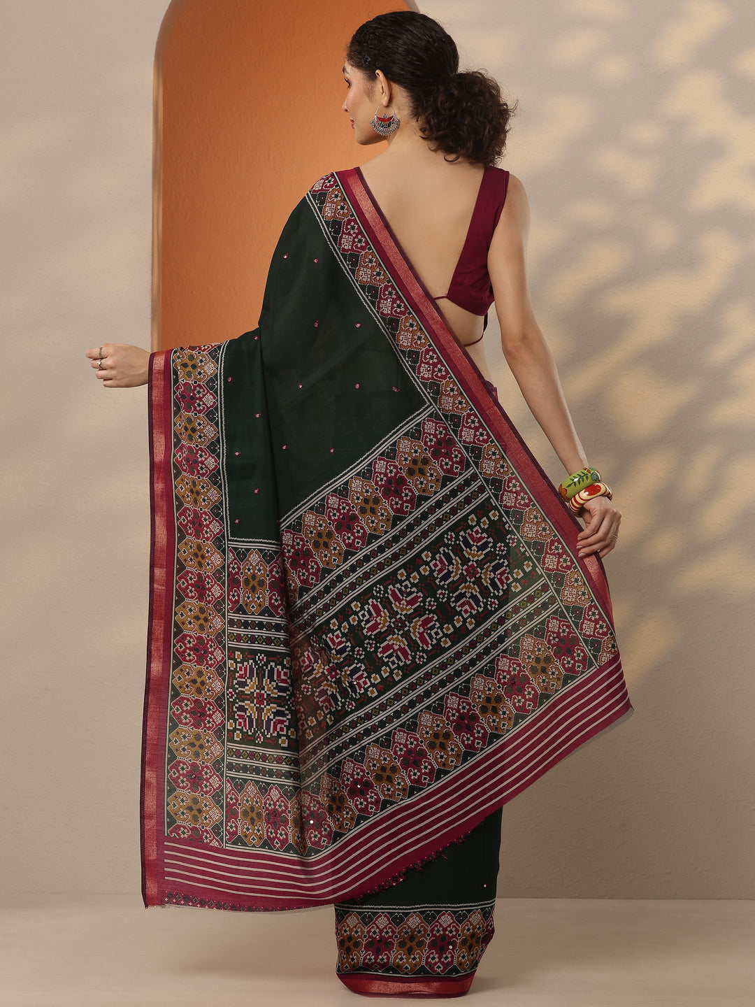 Green Solid Silk Blend Saree With Unstitched Blouse Piece