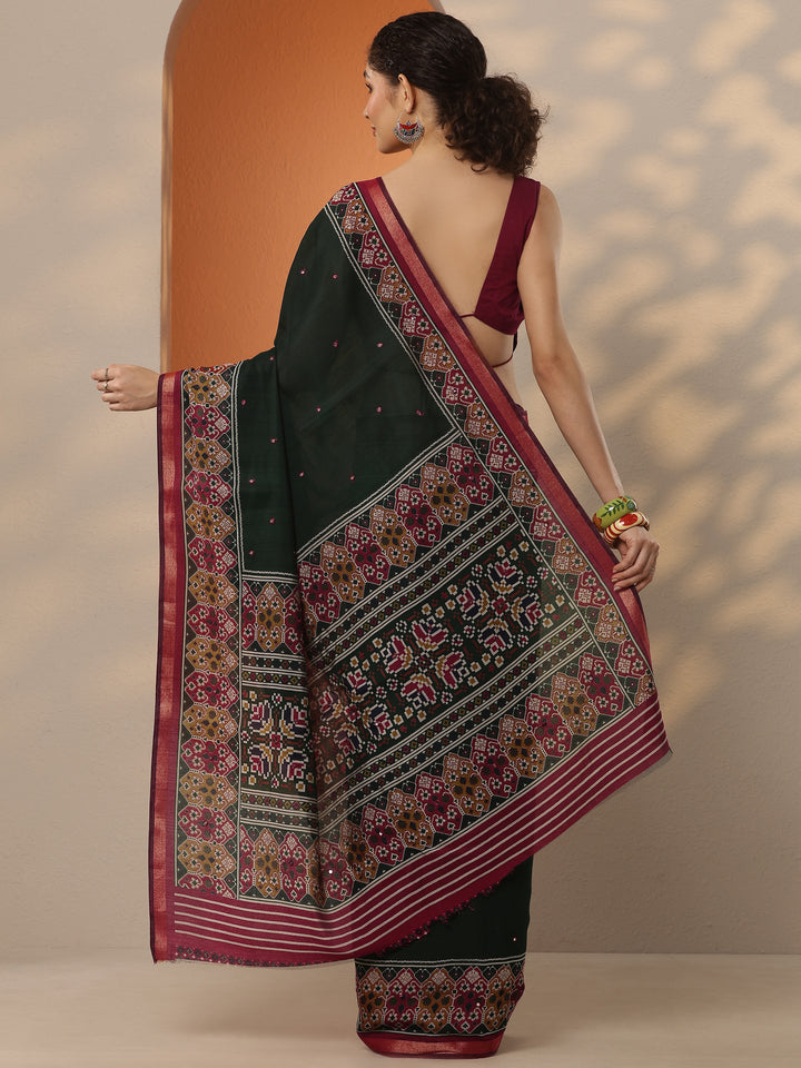 Green Solid Silk Blend Saree With Unstitched Blouse Piece