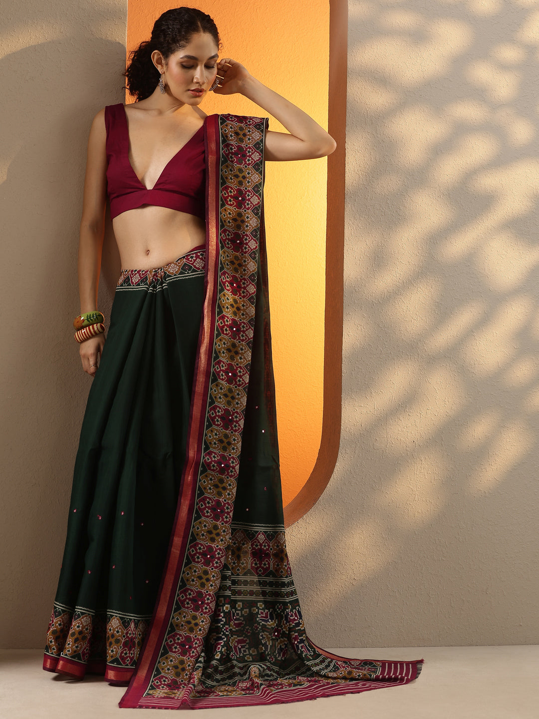 Green Solid Silk Blend Saree With Unstitched Blouse Piece