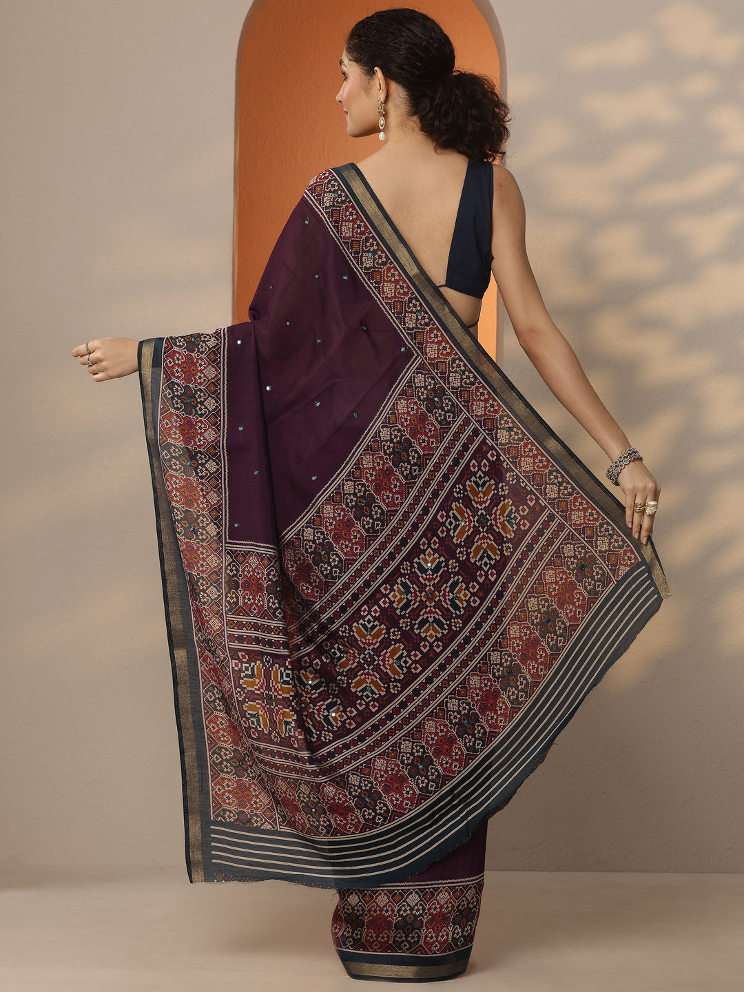 Burgundy Solid Silk Blend Saree With Unstitched Blouse Piece
