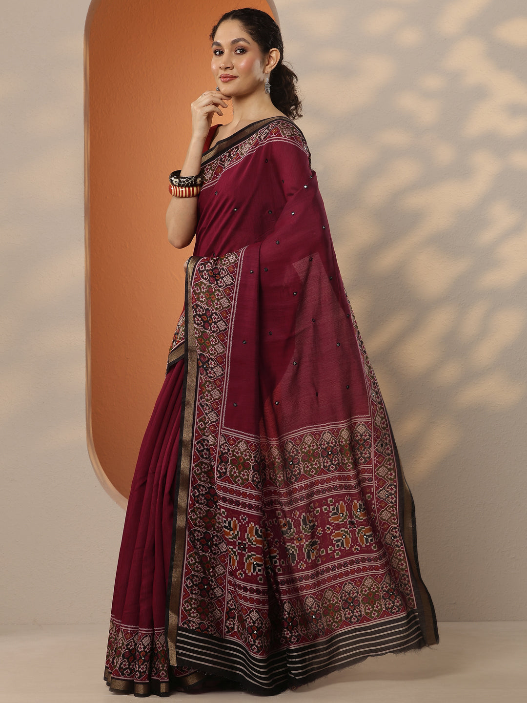 Red Solid Silk Blend Saree With Unstitched Blouse Piece