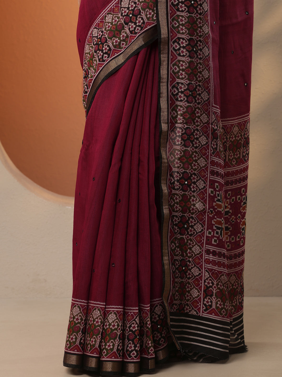 Red Solid Silk Blend Saree With Unstitched Blouse Piece
