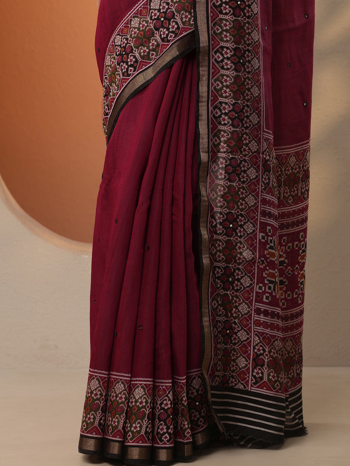 Red Solid Silk Blend Saree With Unstitched Blouse Piece