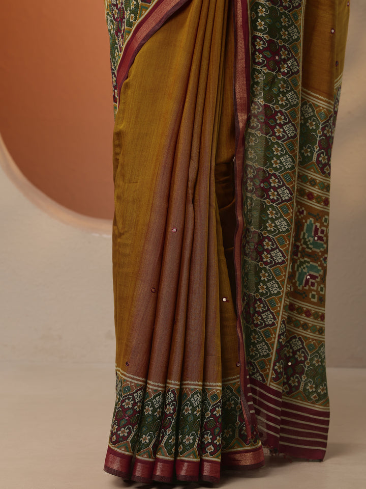 Mustard Solid Silk Blend Saree With Unstitched Blouse Piece