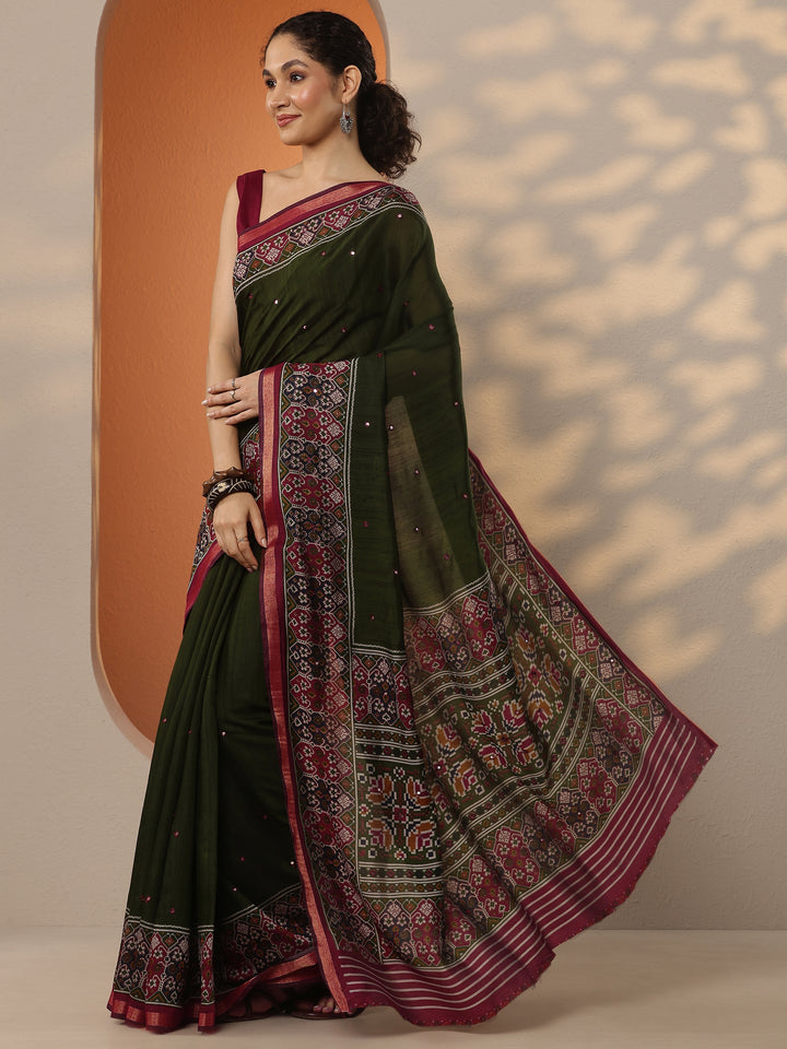 Green Solid Silk Blend Saree With Unstitched Blouse Piece