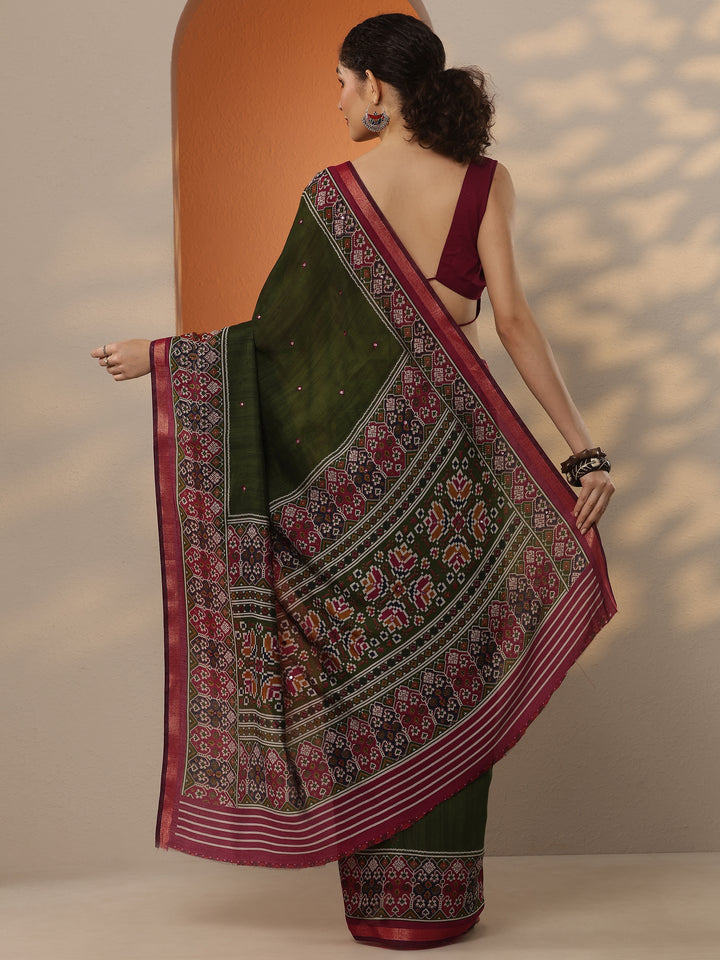 Green Solid Silk Blend Saree With Unstitched Blouse Piece