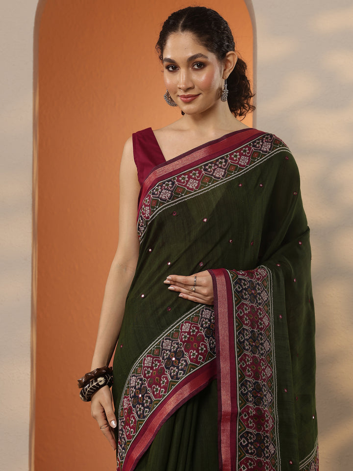 Green Solid Silk Blend Saree With Unstitched Blouse Piece