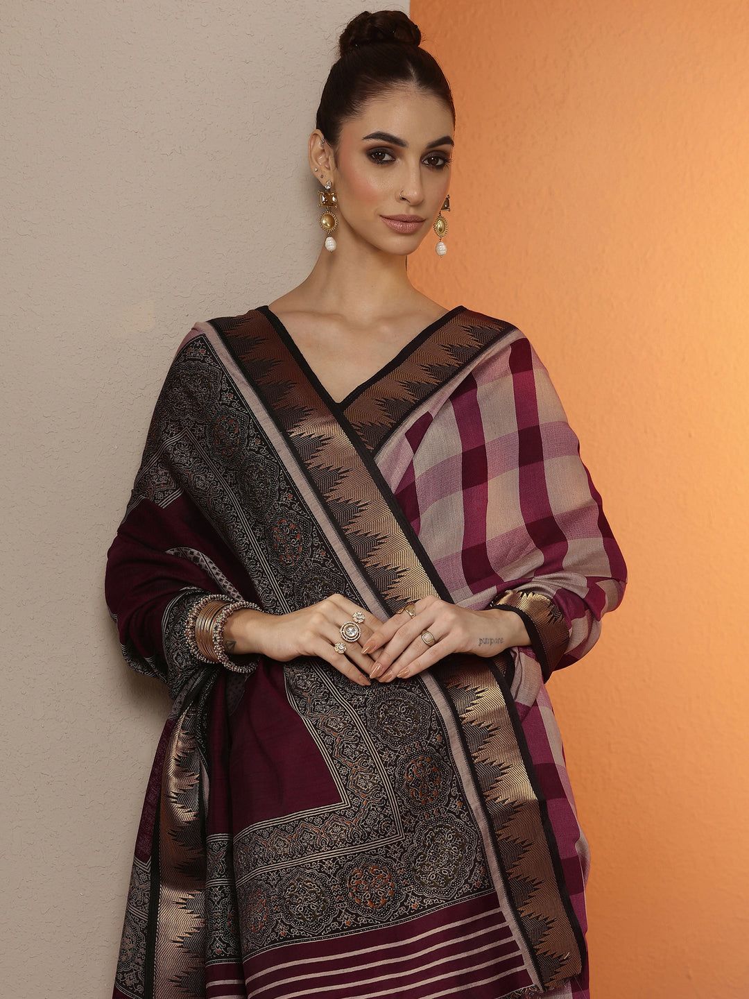 Beige Printed Silk Blend Saree With Unstitched Blouse Piece