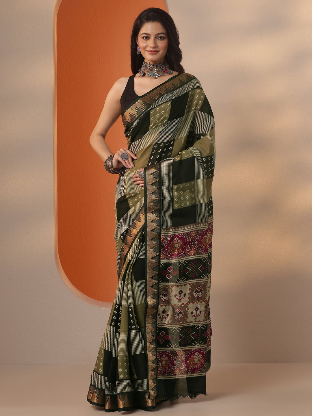 Green Printed Silk Blend Saree With Unstitched Blouse Piece