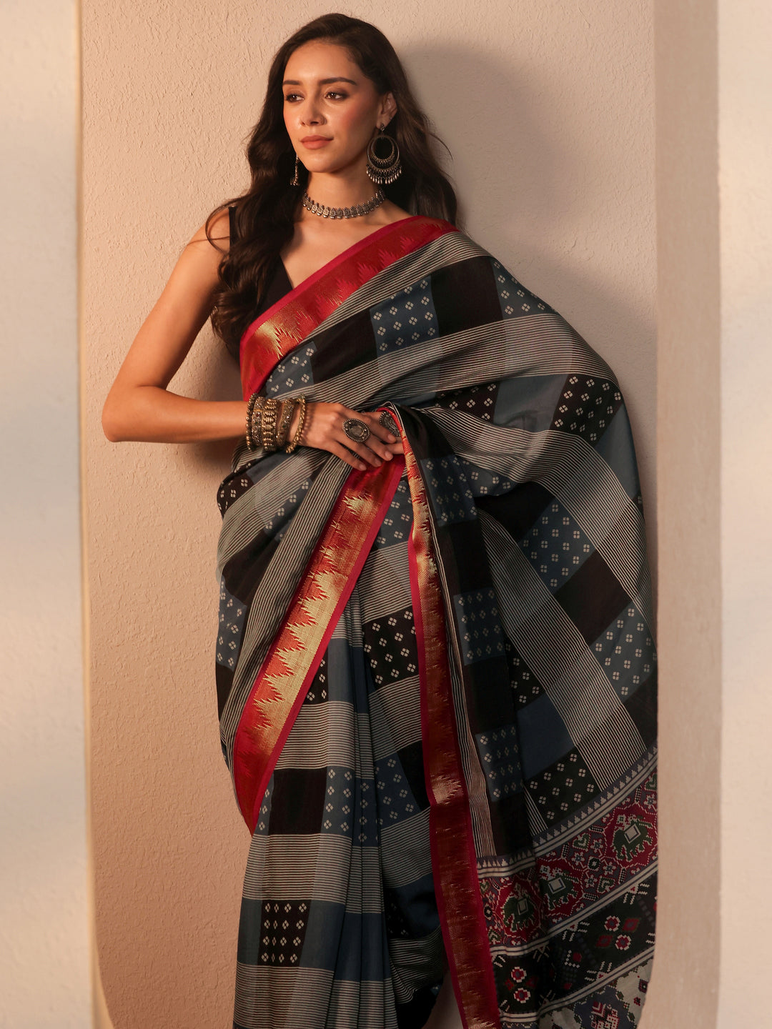 Blue Printed Silk Blend Saree With Unstitched Blouse Piece