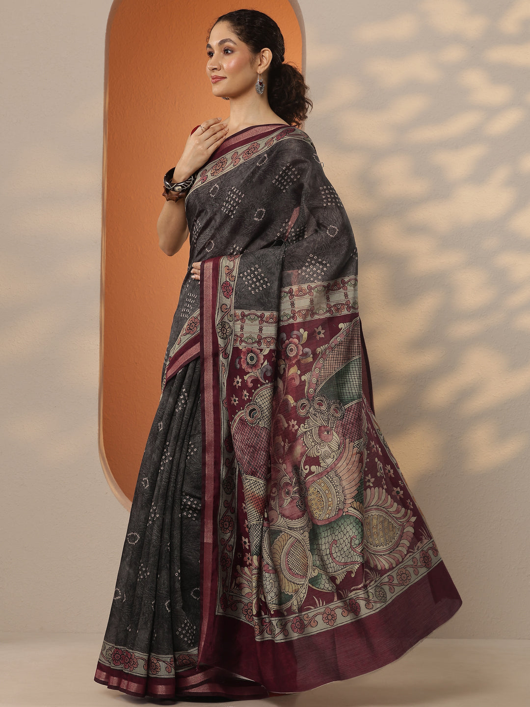Grey Bandhani Printed Silk Blend Saree With Unstitched Blouse Piece