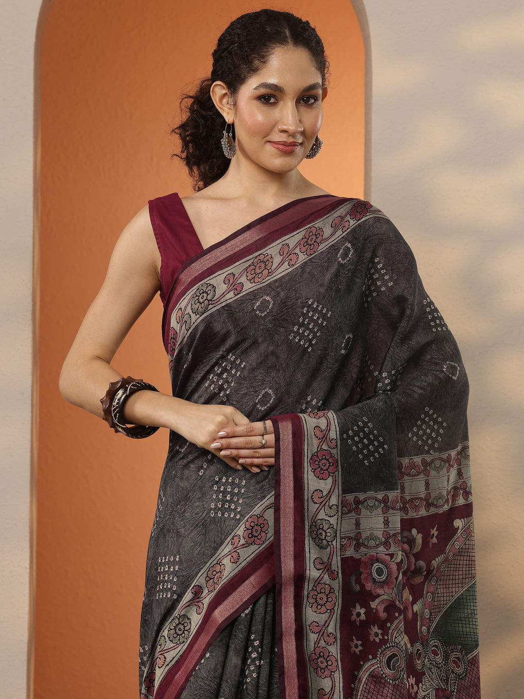 Grey Bandhani Printed Silk Blend Saree With Unstitched Blouse Piece