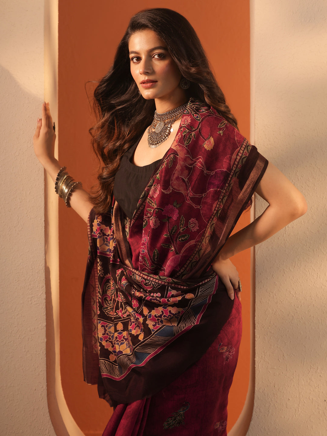 Brown Printed Silk Blend Saree With Unstitched Blouse Piece