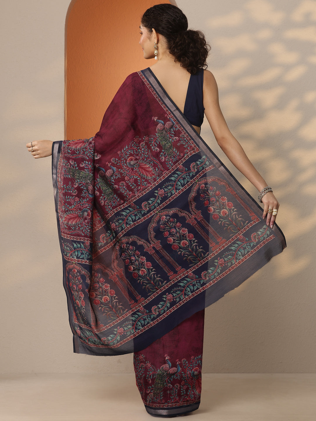 Maroon Printed Silk Blend Saree With Unstitched Blouse Piece