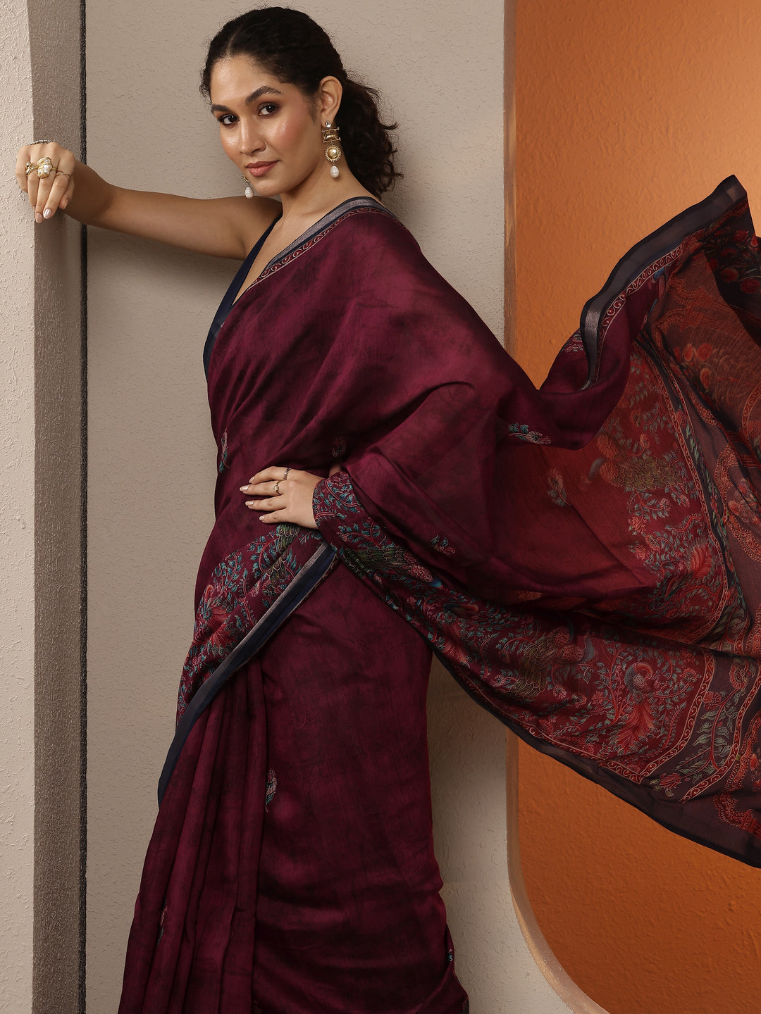 Maroon Printed Silk Blend Saree With Unstitched Blouse Piece