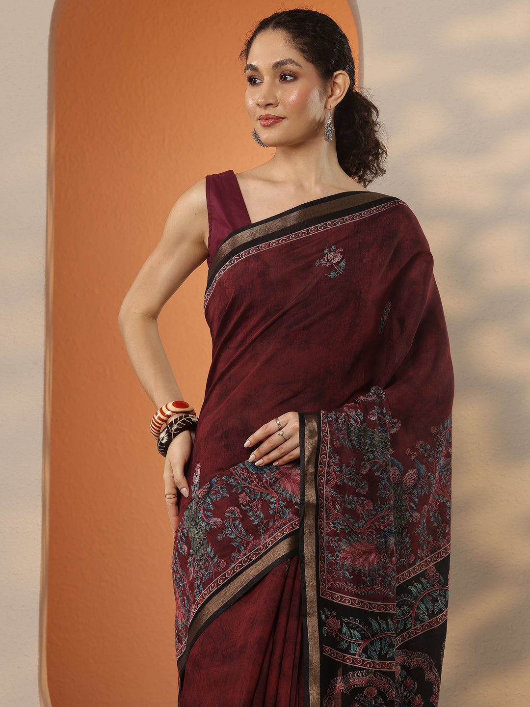 Red Printed Silk Blend Saree With Unstitched Blouse Piece