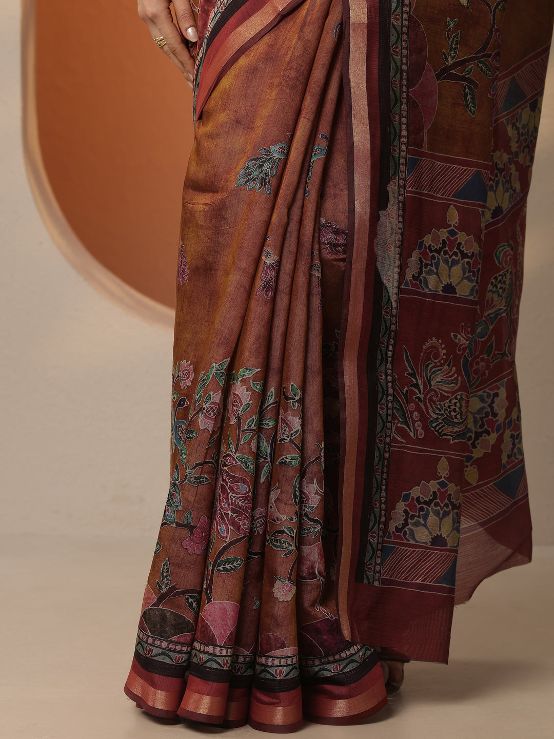 Mustard Printed Silk Blend Saree With Unstitched Blouse Piece