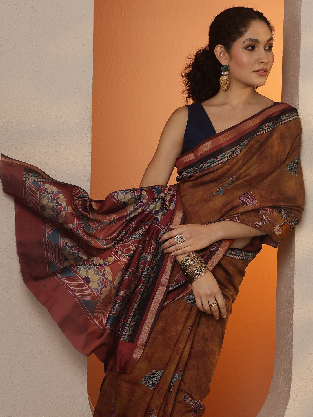 Mustard Printed Silk Blend Saree With Unstitched Blouse Piece