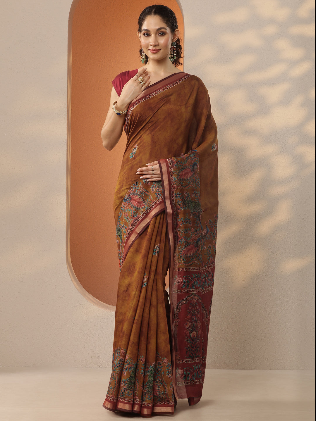 Mustard Printed Silk Blend Saree With Unstitched Blouse Piece