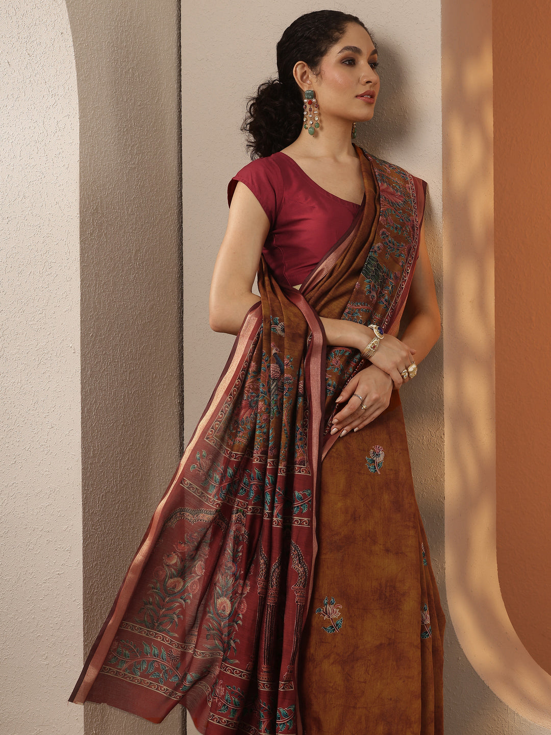 Mustard Printed Silk Blend Saree With Unstitched Blouse Piece