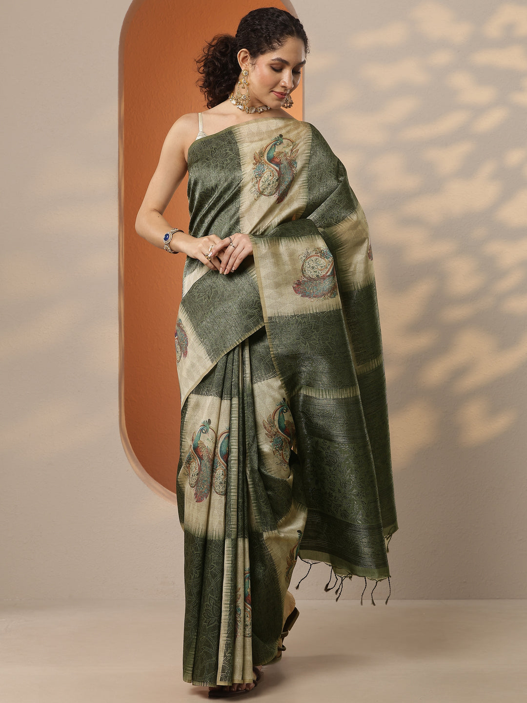 Beige Printed Silk Blend Saree With Unstitched Blouse Piece