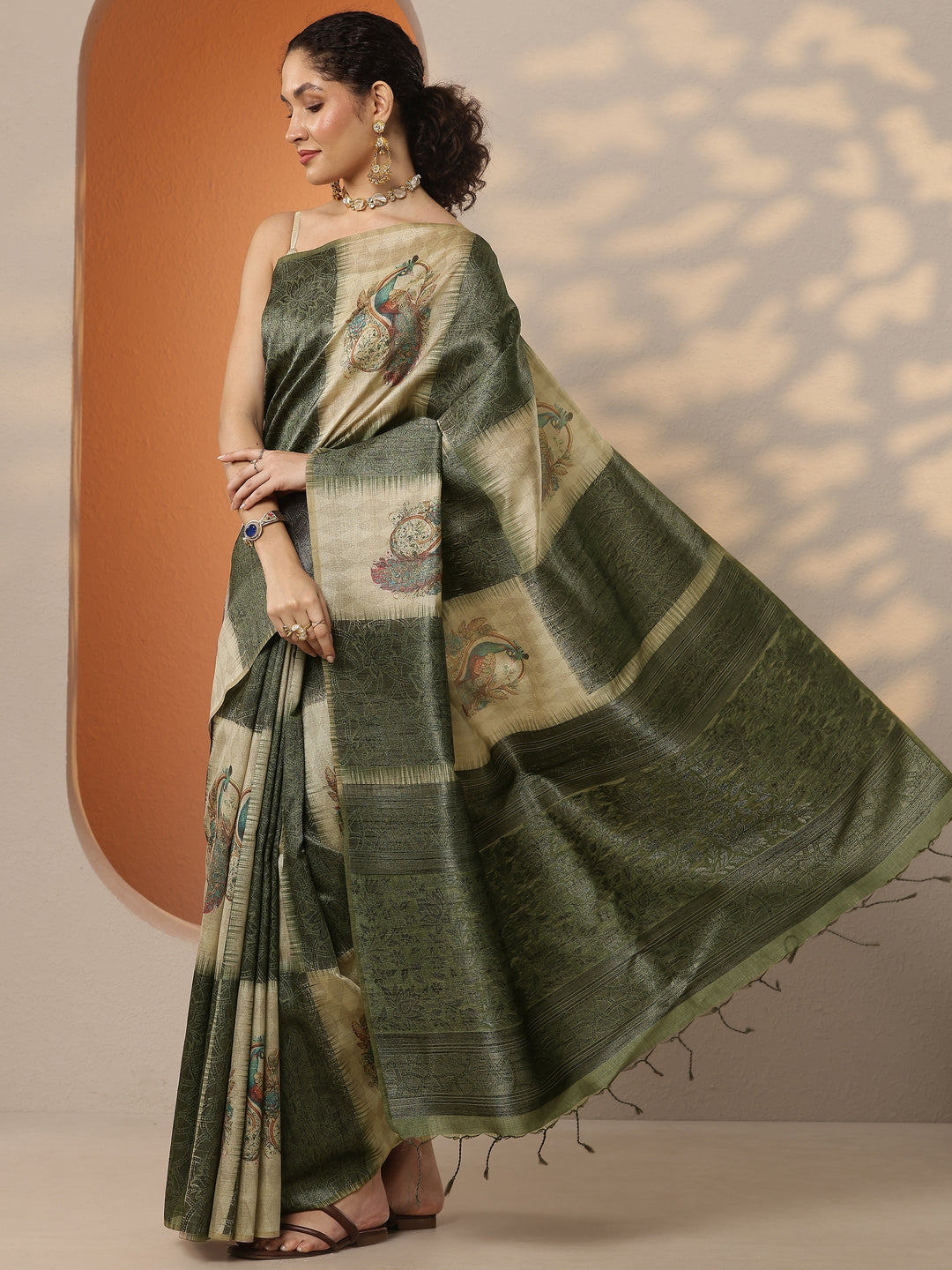 Beige Printed Silk Blend Saree With Unstitched Blouse Piece