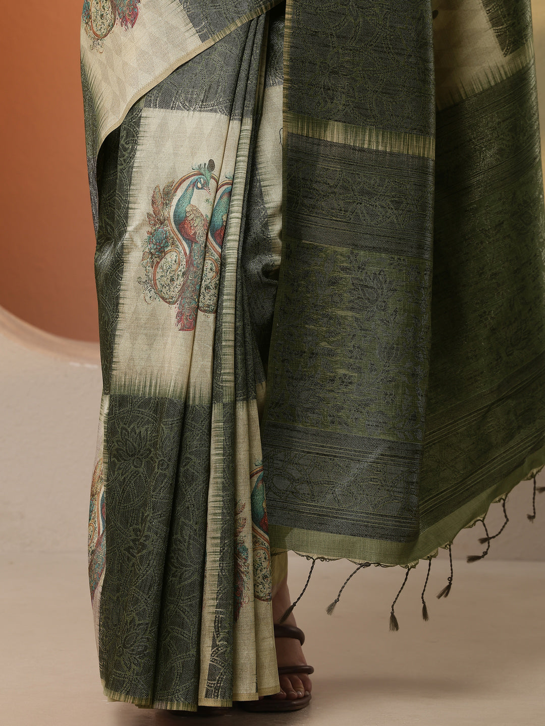 Beige Printed Silk Blend Saree With Unstitched Blouse Piece
