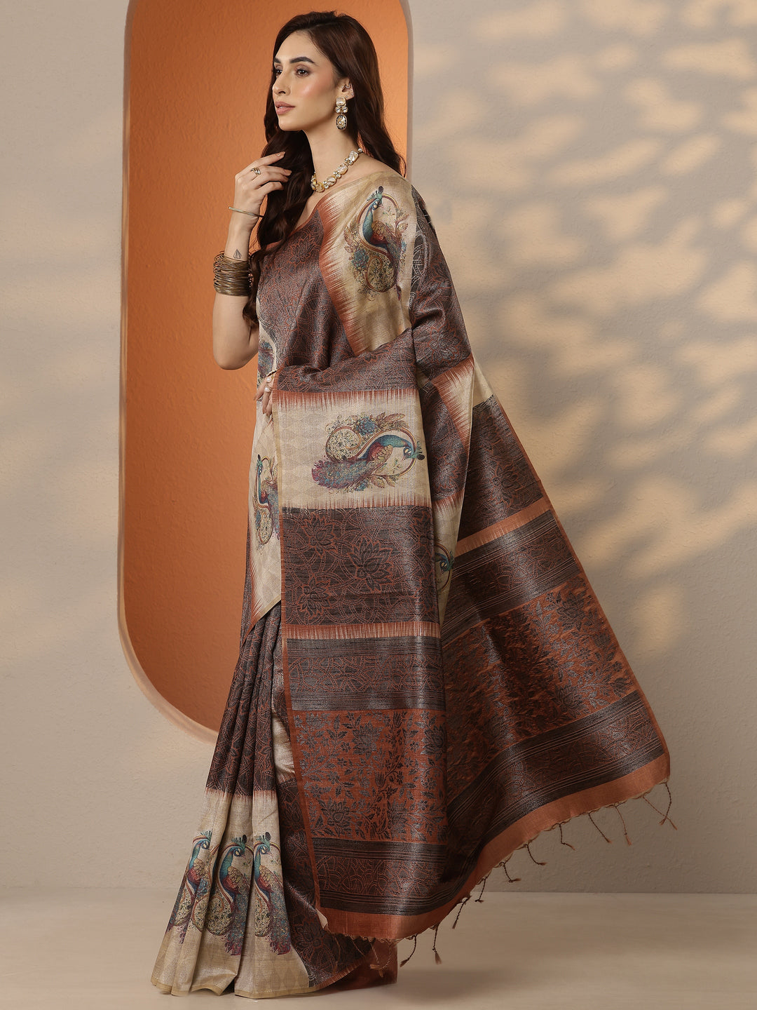 Beige Printed Silk Blend Saree With Unstitched Blouse Piece